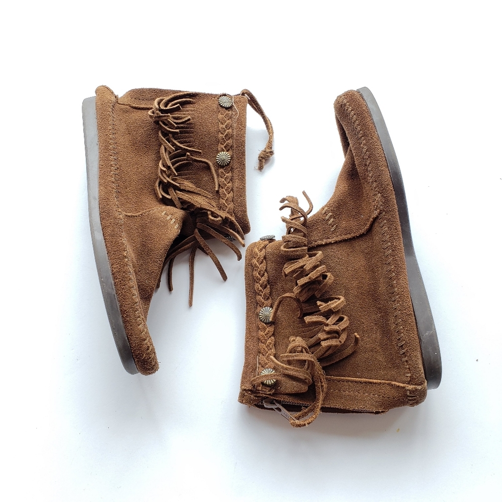 Minnetonka Women's Cognac Fringe Moccasins